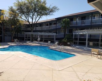 Fiesta Inn and Suites - San Antonio - Edificio