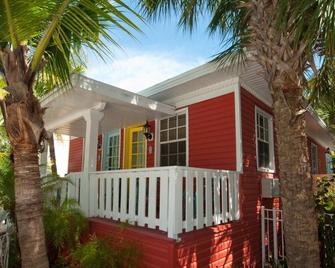 The Lighthouse Resort Inn & Suites - Fort Myers Beach - Building