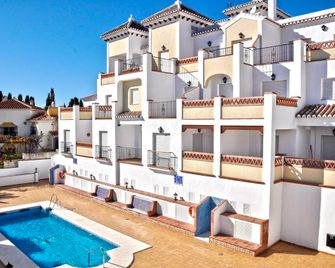 Apartamentos Chimenea - Nerja - Piscina