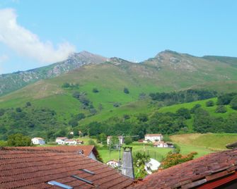 Hotel Lastiry - Sare - Buiten zicht