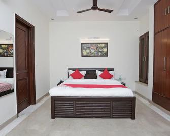 OYO 480 Orchid Suites Noida - Noida - Bedroom
