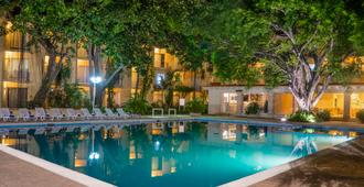 Hotel Viva Villahermosa - Villahermosa - Pool