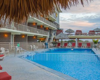 Waikiki Oceanfront Resort - ווילווד קרסט - בניין