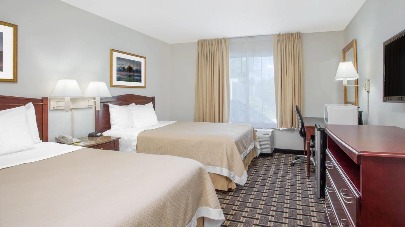 Hotel Carolina A Days Inn by Wyndham