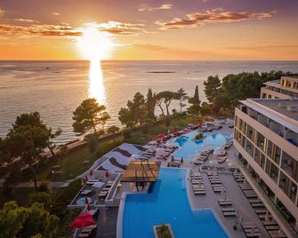 Hotel Parentium Plava Laguna - Poreč - Pool