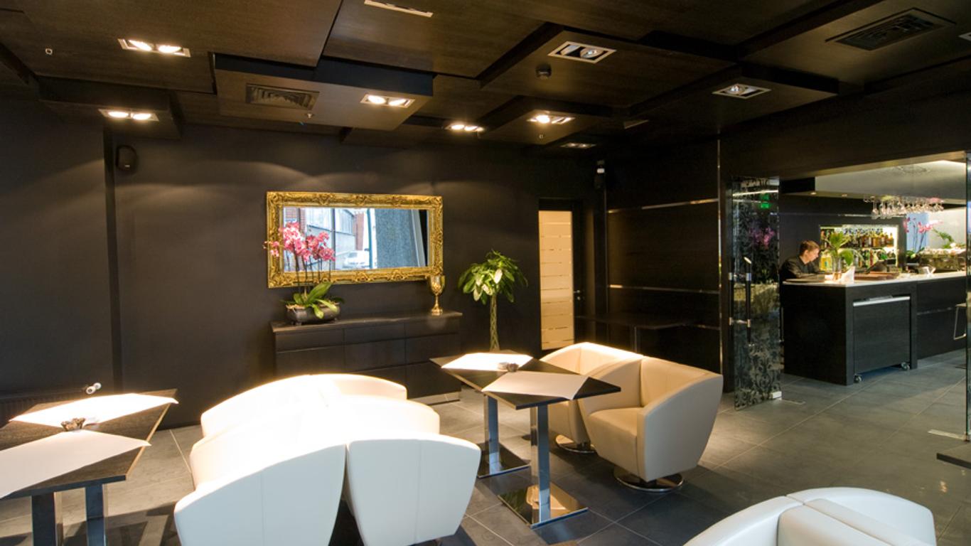 Royal Square Hotel & Suites