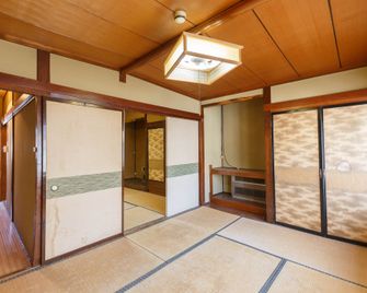 柏屋旅館<シェアハウス&ゲストハウス> - Saku - Living room
