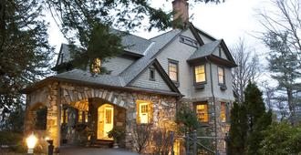 North Lodge on Oakland Bed and Breakfast - Asheville
