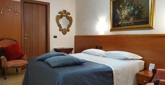 Hotel San Giorgio - Bergamo - Makuuhuone
