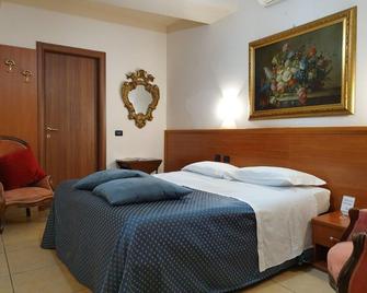 Hotel San Giorgio - ברגאמו - חדר שינה