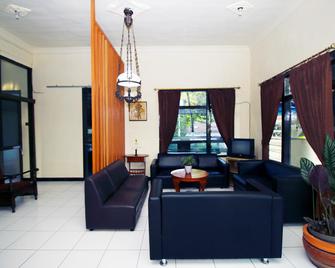 Gita Puri Redpartner Blitar - Blitar - Wohnzimmer