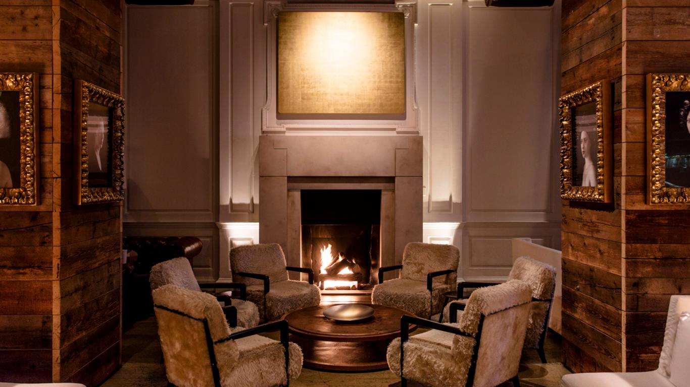 The Chicago Hotel Collection Ambassador Gold Coast