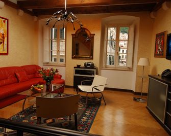 Celenga Apartments with free offsite parking - Dubrovnik - Living room