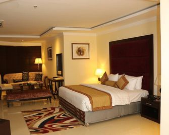 Jeevens Hotel - Sialkot - Siālkot - Bedroom