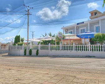 Hotel Vila Melina - Ksamil - Building