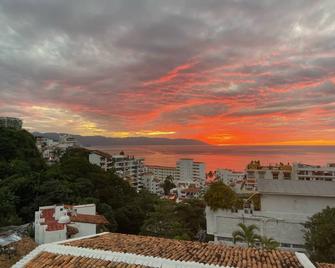 Hotel Amaca Puerto Vallarta - Adults Only - פוארטו ויארטה - מרפסת