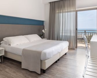 Hotel Serapo - Gaeta - Bedroom