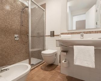 Hotel Serapo - Gaeta - Bathroom