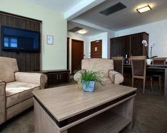 Hotel Kras - פוסטוינה - סלון