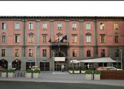 Arli Hotel Business and Wellness - Bergamo - Building