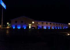 Baymont Inn & Suites Perrysburg - Perrysburg - Building