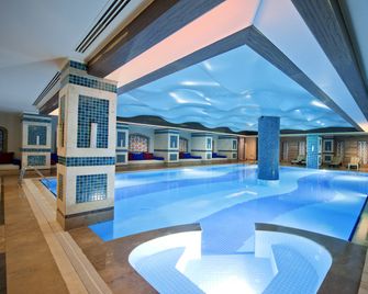 Kamelya Aishen Club - Sidé - Piscine