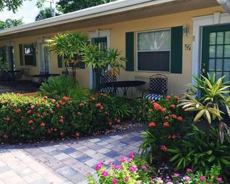 Marco Island Lakeside Inn - Marco Island - Building