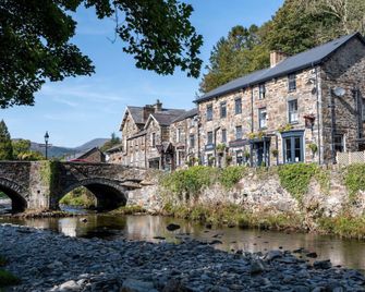 Prince Llewelyn Hotel - קרנרפון - בניין