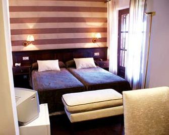 Hostal Meson Leira Antiga - Cedeira - Habitación