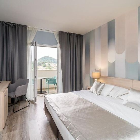 Bedroom view of Berkeley Hotel