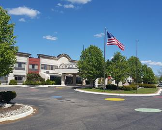 Days Inn & Suites by Wyndham Rochester Hills MI - Rochester Hills - Building