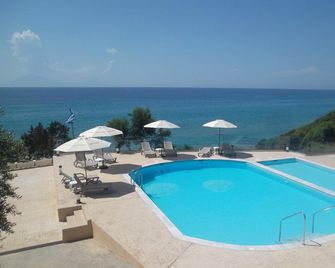 Kastro Beach Hotel - Kyllini - Piscina