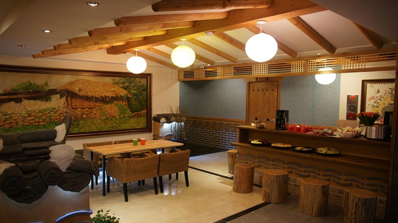 Jeonju Hanok Village Hotel
