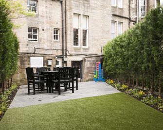 Revolver Edinburgh - Edinburg - Binnenhof