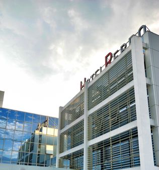 Hotel Rebro - Zagreb - Building