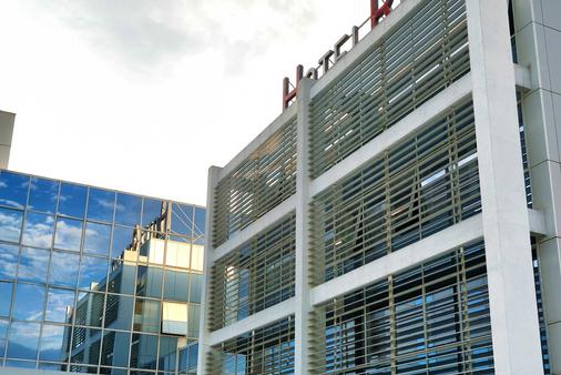 Hotel Rebro - Zagreb - Building