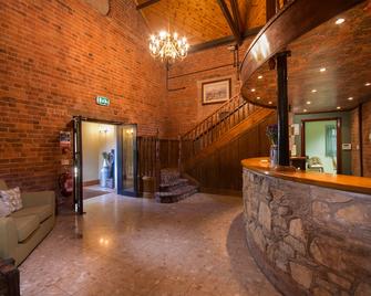 The Stables at Whaplode Manor - Spalding - Front desk