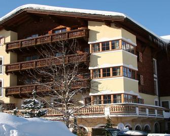 Hotel Schwarzer Adler - Tannheim - Gebäude