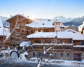 Hostellerie Du Pas De L'ours Relais Et Chateaux - Crans-Montana - Building
