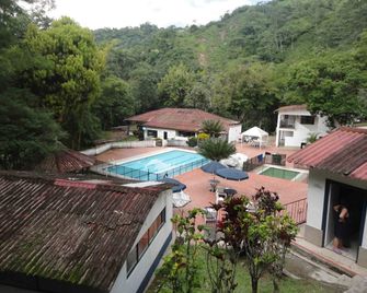 Eco Hotel Entre Rios - Villeta - Outdoor view