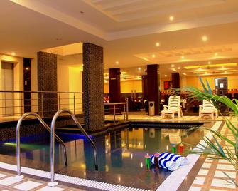 The Raj Vilas - Agra - Piscina