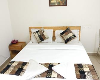 A V Residency - Ernakulam - Camera da letto