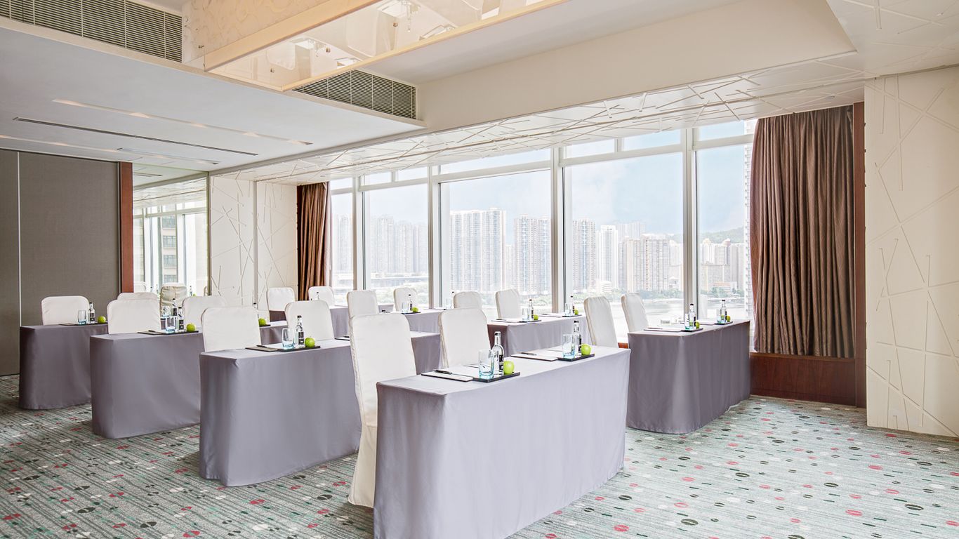 Nina Hotel Tsuen Wan West (Formerly L'hotel Nina et Convention Centre)