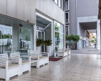 Suite Hotel Elite - Bologna - Patio