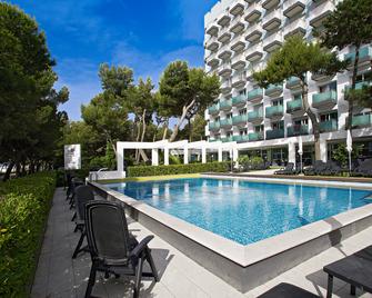 國際海灘酒店 - 利加諾黃金沙灘 - 利尼亞諾薩比亞多羅 - 游泳池