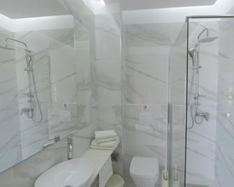 Trianta Hotel Apartments - Ialysos - Bathroom