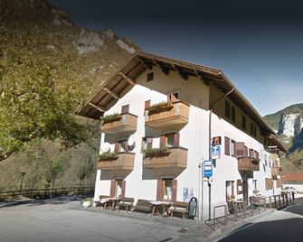 Hotel Al Lago - Imer - Budova
