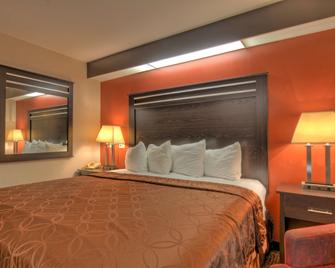 Smoky Mountain Inn & Suites - Cherokee - Bedroom