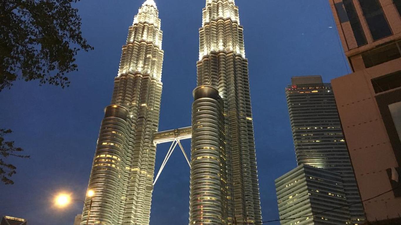 메르쿠 섬머 스위트 KLCC @ 펭귄 홈
