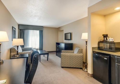 Comfort Inn Suites 54 8 8 Meriden Hotel Deals Reviews